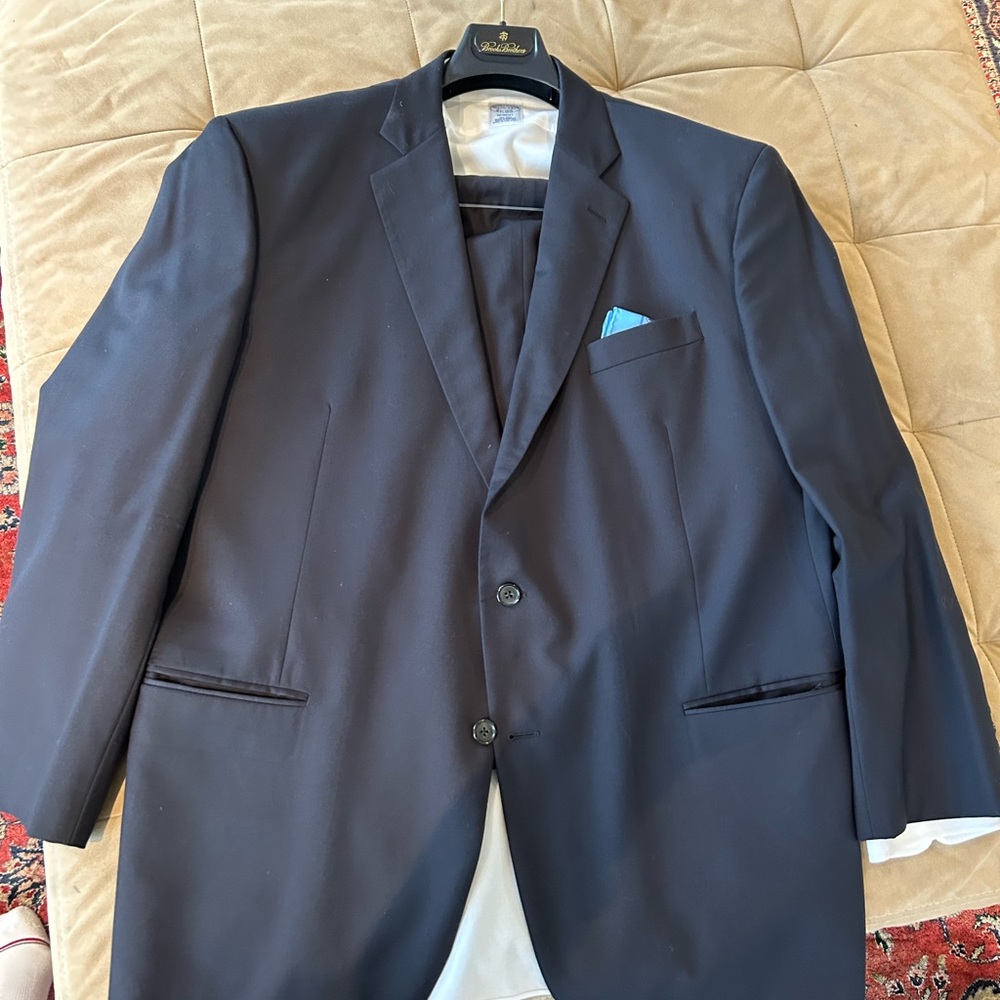 Brooks Brothers men’s suit in black